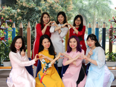 Khối giáo viên chương trình Việt Nam