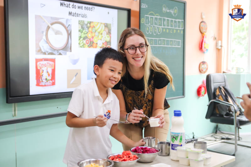 [English Project] Mix Fruit and Yoghurt - Làm hoa quả dầm sữa chua